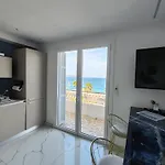 Front, Superbe Pour 4 Personnes Appartement Nice