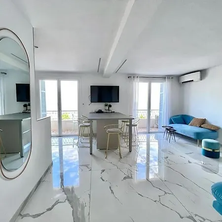 Front, Superbe Pour 4 Personnes * Nice