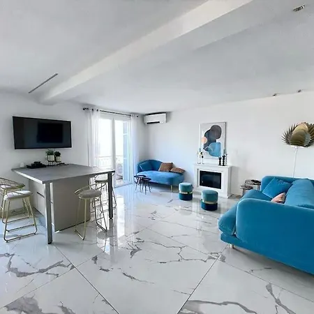 Front, Superbe Pour 4 Personnes * Nice