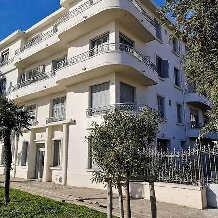 Front, Superbe Pour 4 Personnes * 니스