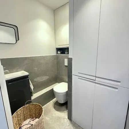 Front, Superbe Pour 4 Personnes 니스