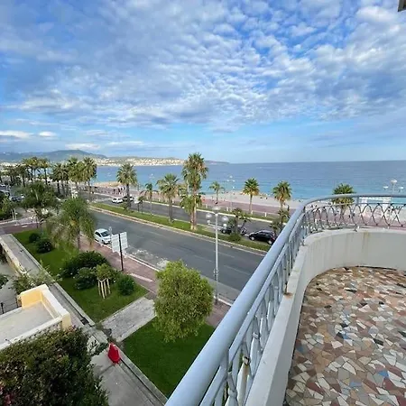 Front, Superbe Pour 4 Personnes * 니스