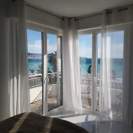 Front, Superbe Pour 4 Personnes 니스