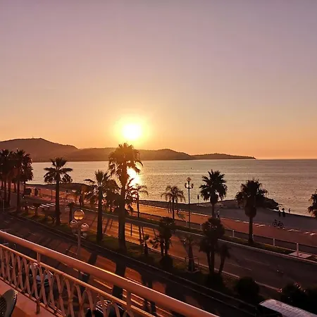 Front, Superbe Pour 4 Personnes 아파트 니스