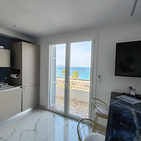 Front, Superbe Pour 4 Personnes 아파트 니스