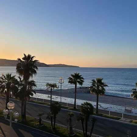 Front, Superbe Pour 4 Personnes 니스