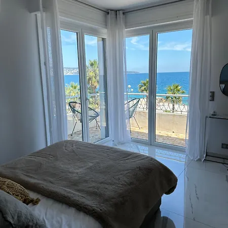 Front, Superbe Pour 4 Personnes * 니스